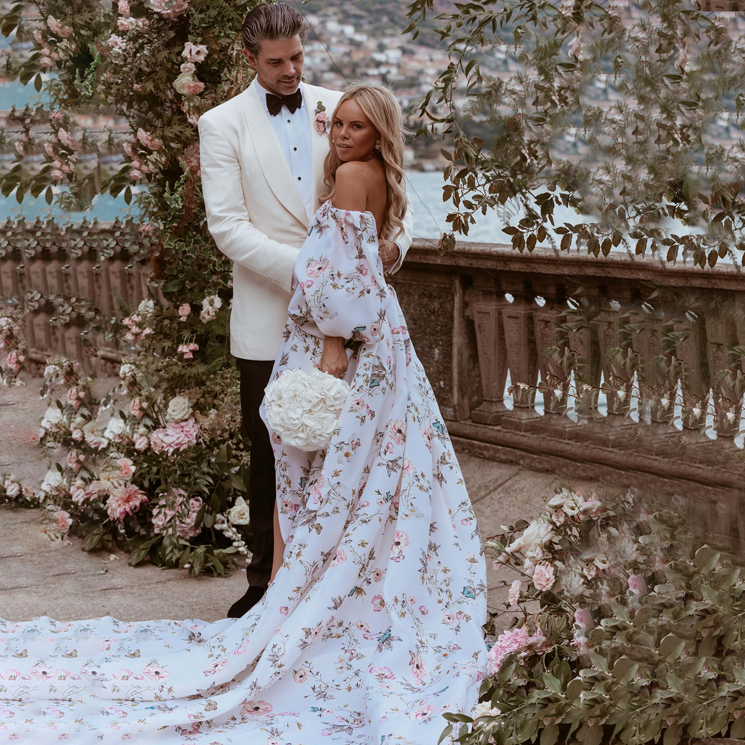 High Rustic Print Low Wedding Dresses Off The Shoulder Puffy Sleeve Bridal Gown Front Short Back Long Flower Engagement Party Dress