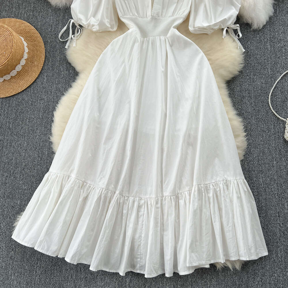 White Dress Womens 2024 New French Bubble Sleeves Luxury Pleated Deep V-neck Slim Fit Mid length Dress