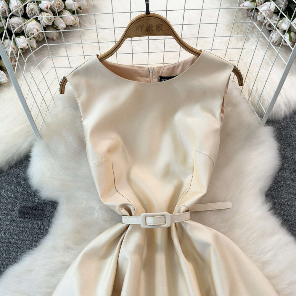 High end light luxury socialite temperament sleeveless round neck waistband slimming effect mid length A-line glossy dress summer dress