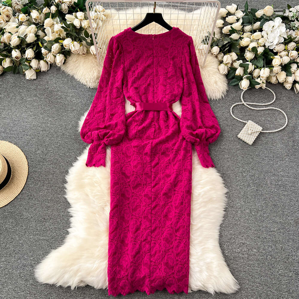 Temperament lace dress female royal sister high-end three-dimensional floral decoration waist closing slim fitting buttocks wrapped French Hepburn lon