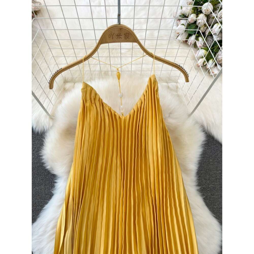 Beach Vacation Skirt Yunnan Tourism Photography Long Skirt Gentle Style V-neck Loose A-line pleated camisole dress