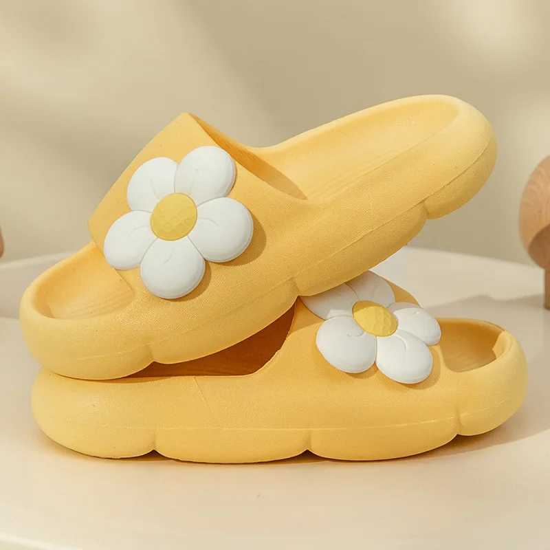 Slipper Flat shoes Childrens slippers outdoor slippers sandals family slippers non slip soft soles bathroom slippers summer childrens shoes WX5.30