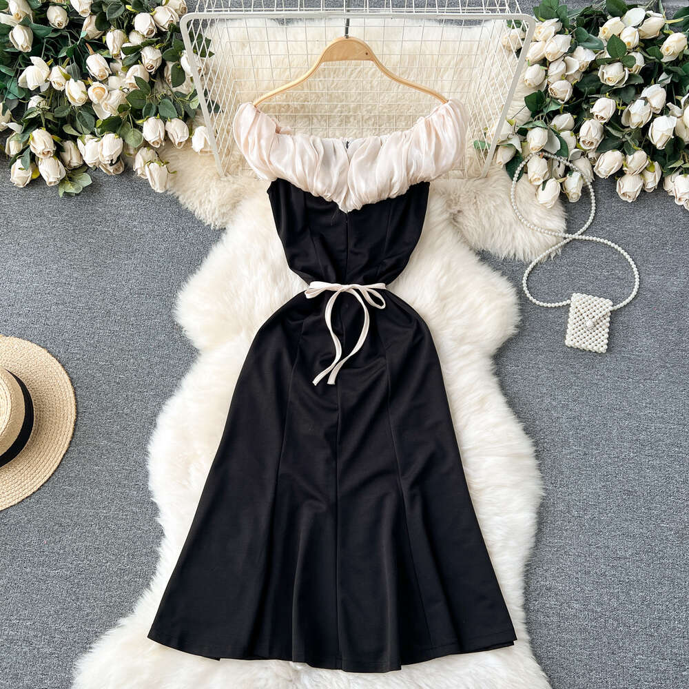 Light luxury and luxurious style high-end dress for women with a shoulder line and collarbone design niche and refined temperament for socialites long