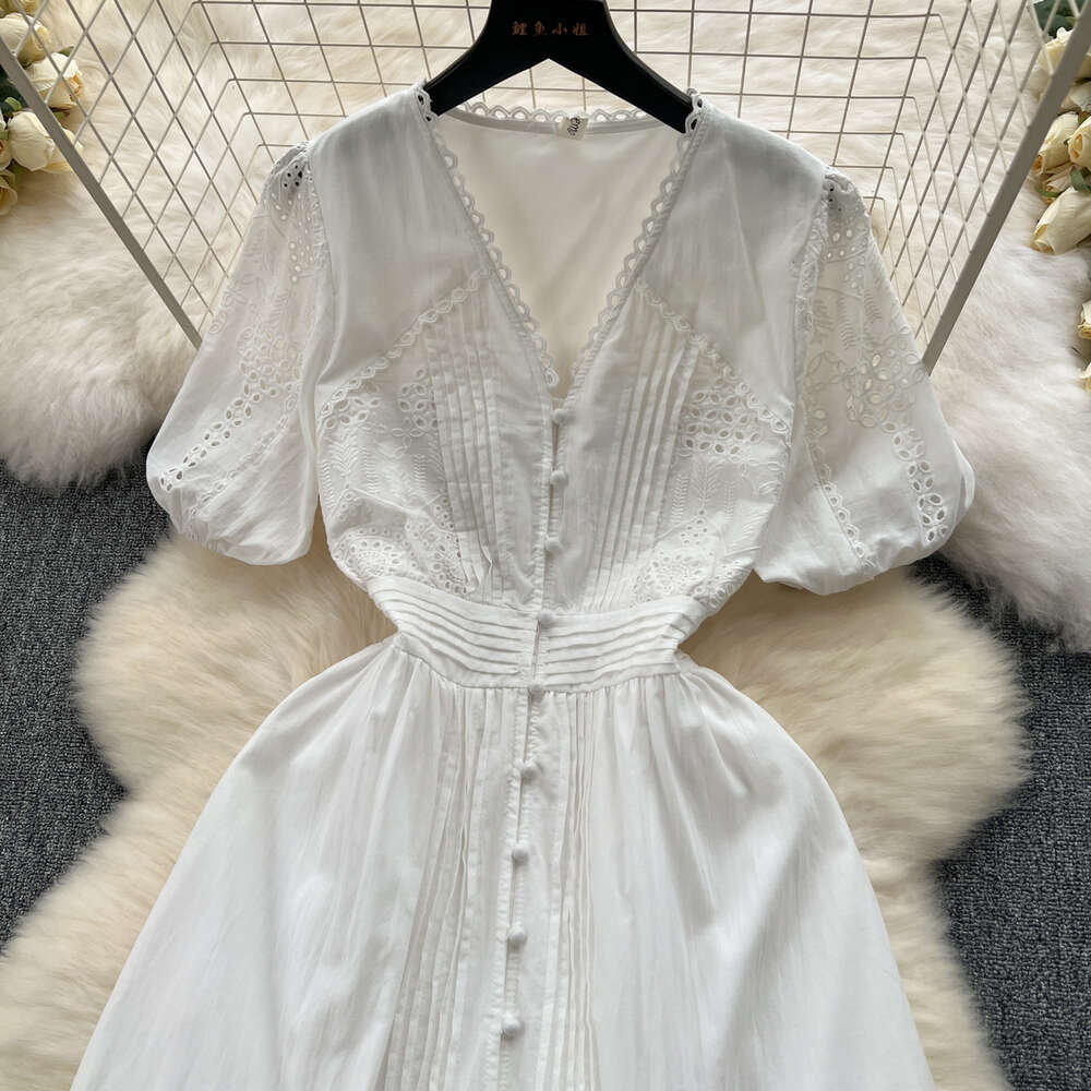 French dress for women in 2024 new temperament V-neck buckle slim fit medium length age reducing bubble sleeve first love dress