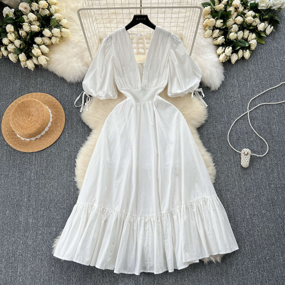 White Dress Womens 2024 New French Bubble Sleeves Luxury Pleated Deep V-neck Slim Fit Mid length Dress