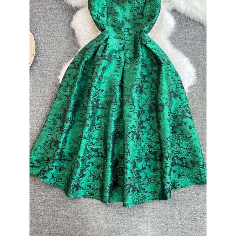 High end light luxury socialite temperament round neck waistband slimming effect mid length A-line large hem jacquard vest dress summer