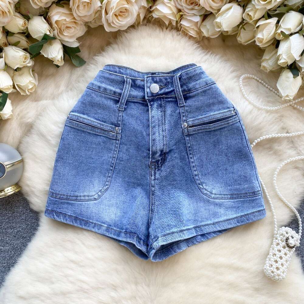 Weary denim shorts for summer internet famous hot girls with high waist slim fit slim legs long legs and high height. Versatile shorts for women