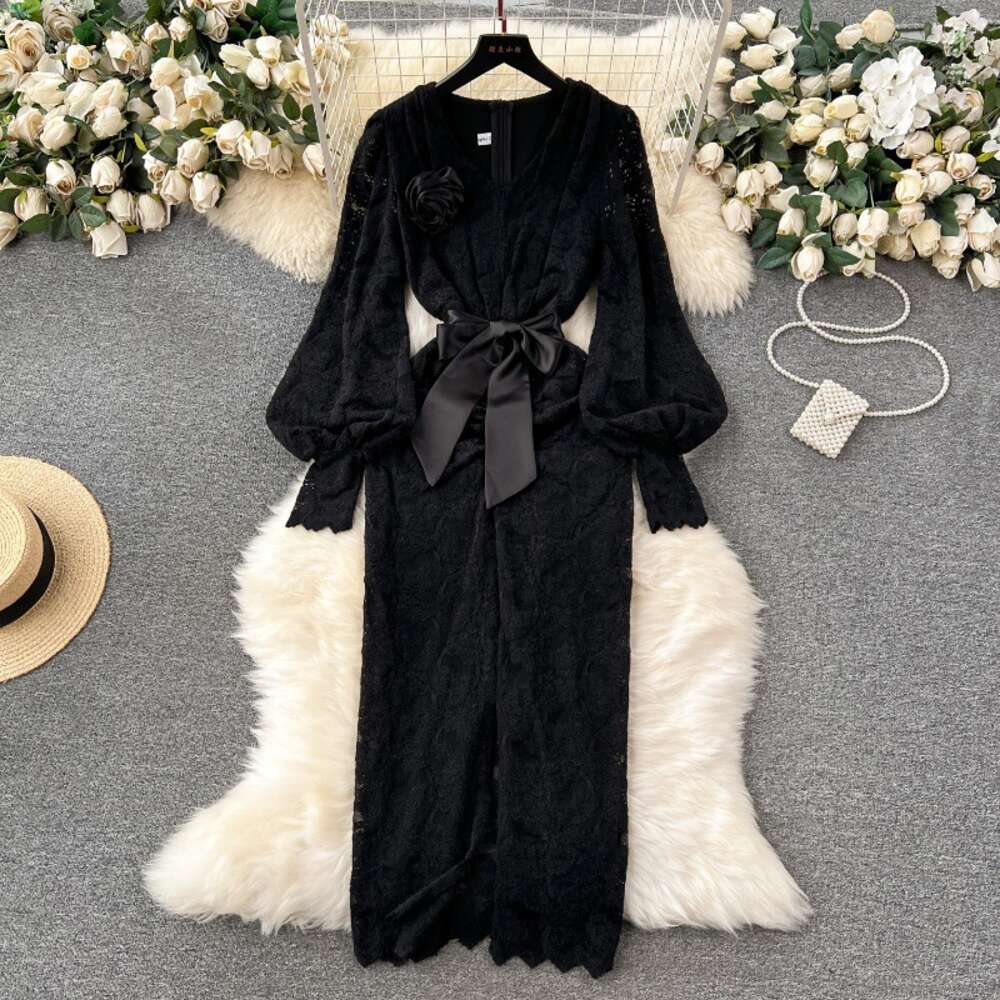 Temperament lace dress female royal sister high-end three-dimensional floral decoration waist closing slim fitting buttocks wrapped French Hepburn lon