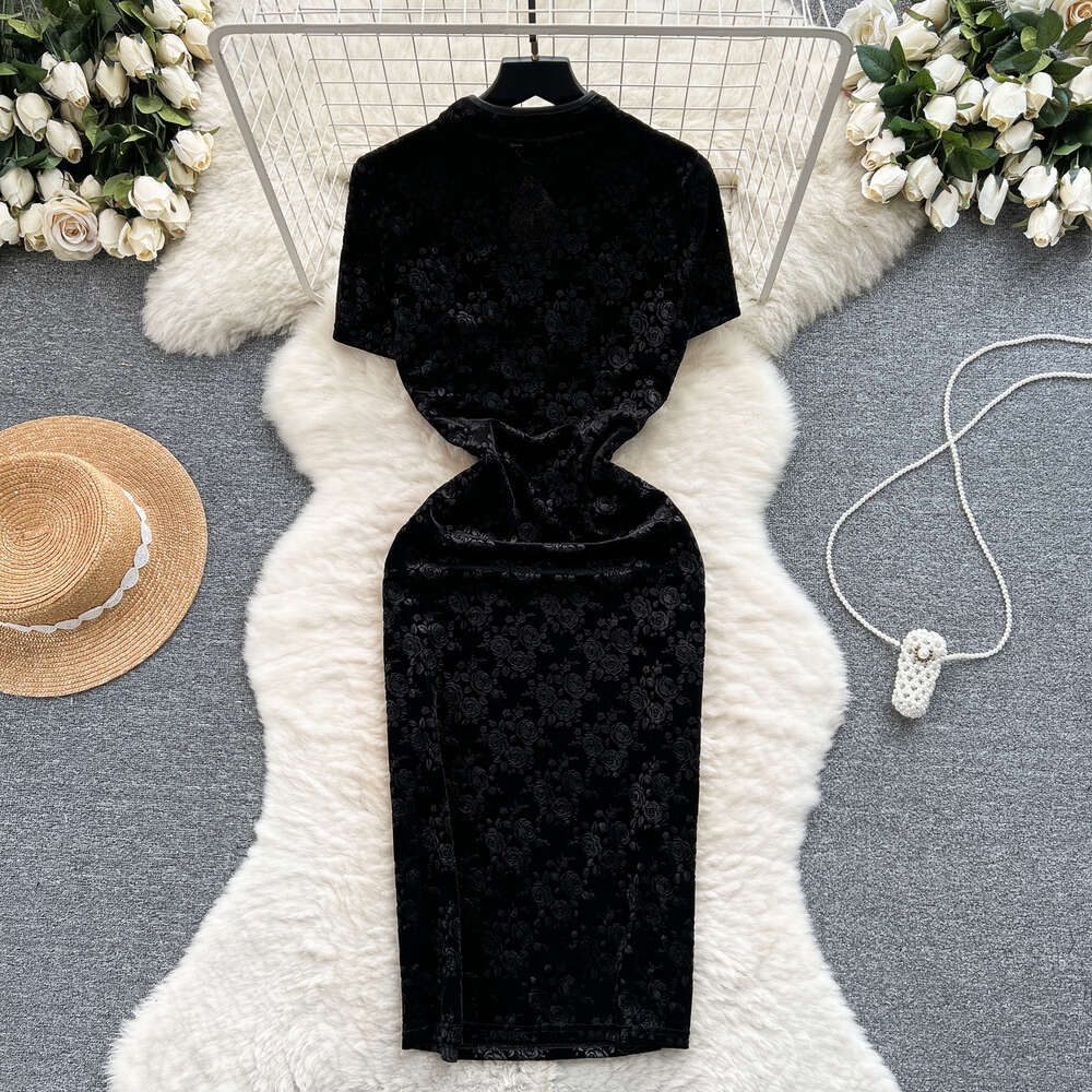Young girls Chinese style improved cheongsam dress with standing collar and waist cinching slim fitting velvet printed dress