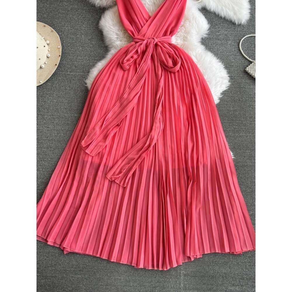 High end light luxury socialite temperament sleeveless V-neck waistband slim A-line pleated dress seaside vacation long dress