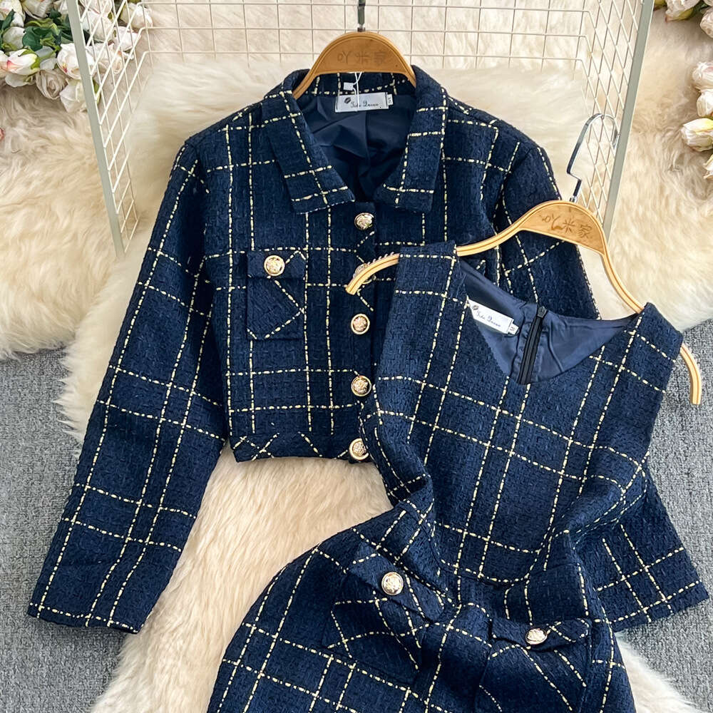 Autumn and winter small fragrant style coarse tweed coat two-piece set of fashionable V-neck waistband slimming effect sleeveless A-line suspender ski