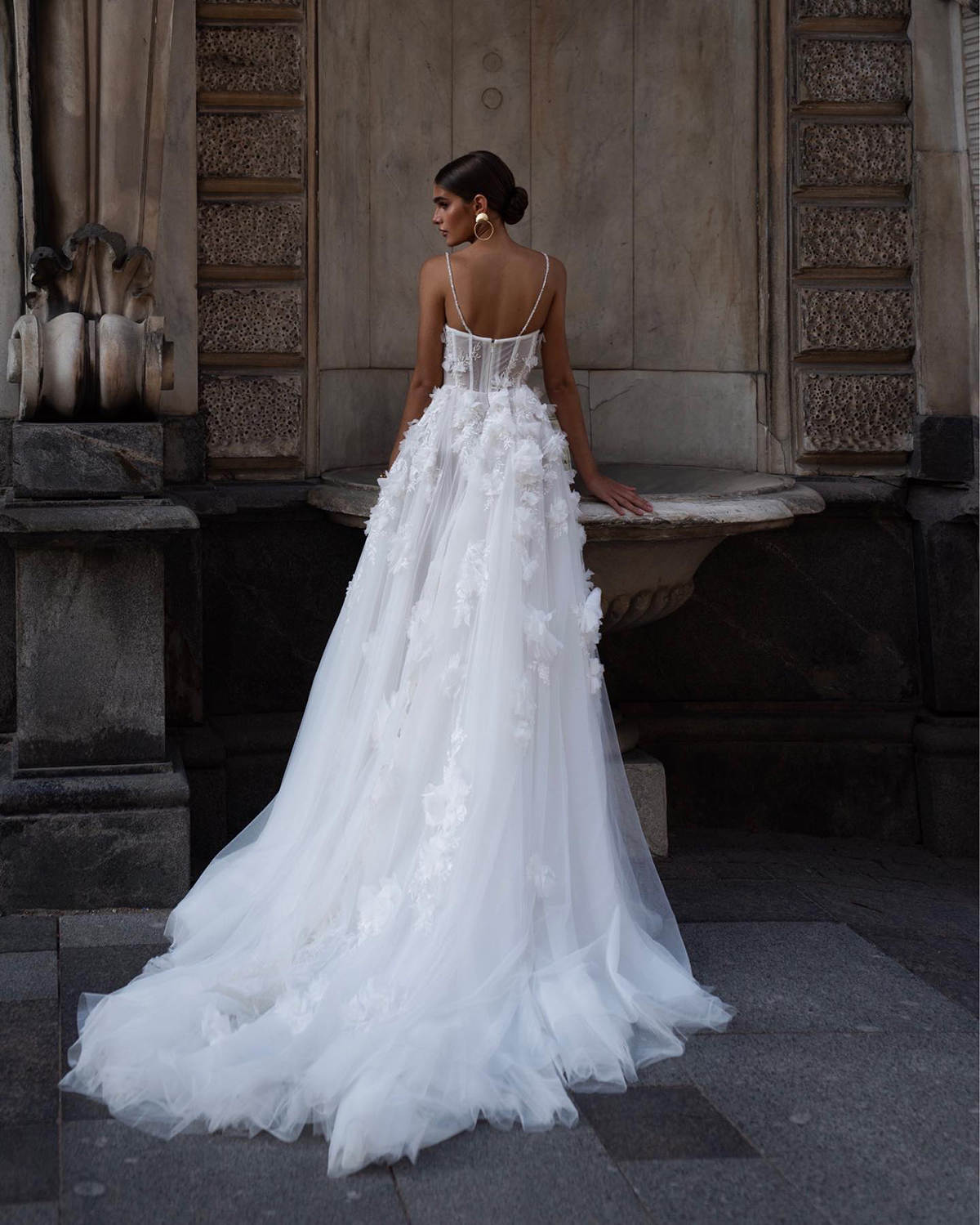 Vintage A Line Women Wedding Dress Spaghetti Strap Sleeveless Bridal Gowns 3D Appliques Backless Split Side Dress Custom Made