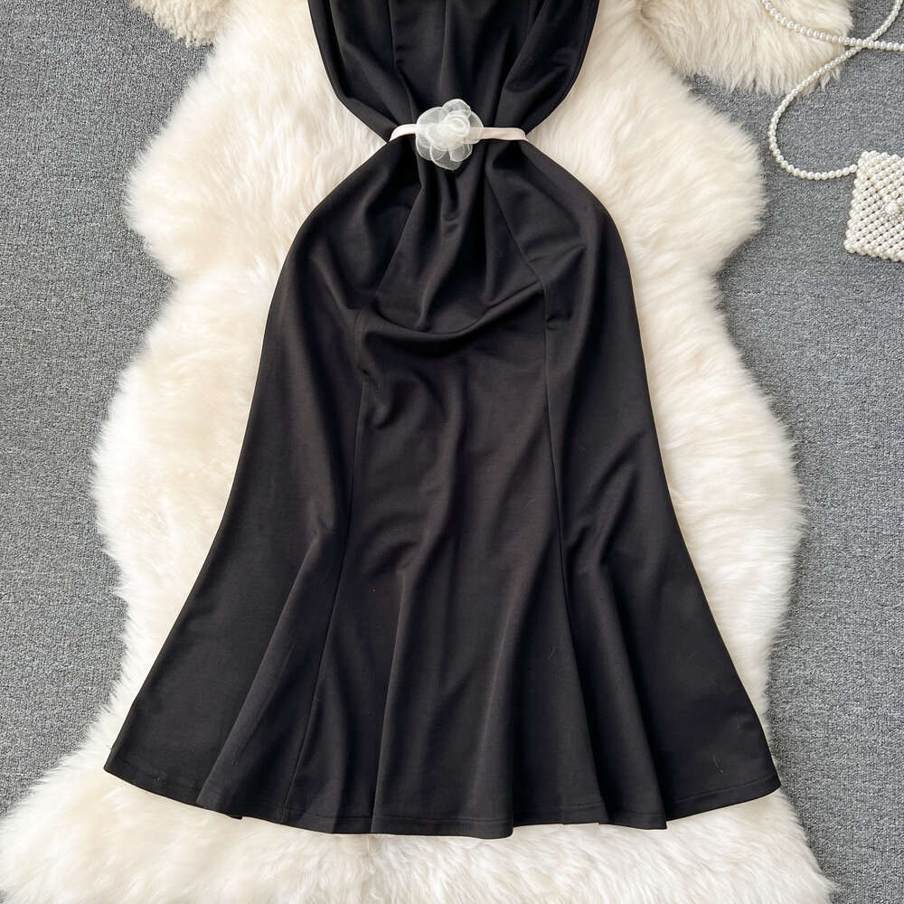 Light luxury and luxurious style high-end dress for women with a shoulder line and collarbone design niche and refined temperament for socialites long