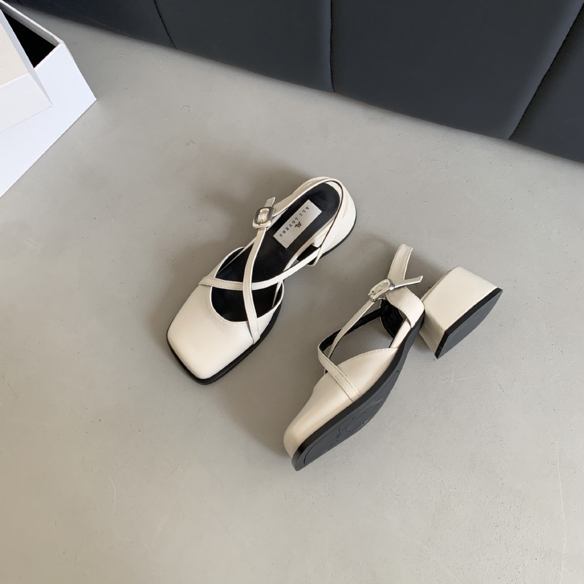 French Square Headed 2024 New Mary Jane Baotou Sandals Women's Thick Heels Back Empty Single Shoes Free of Mail Lhshoe