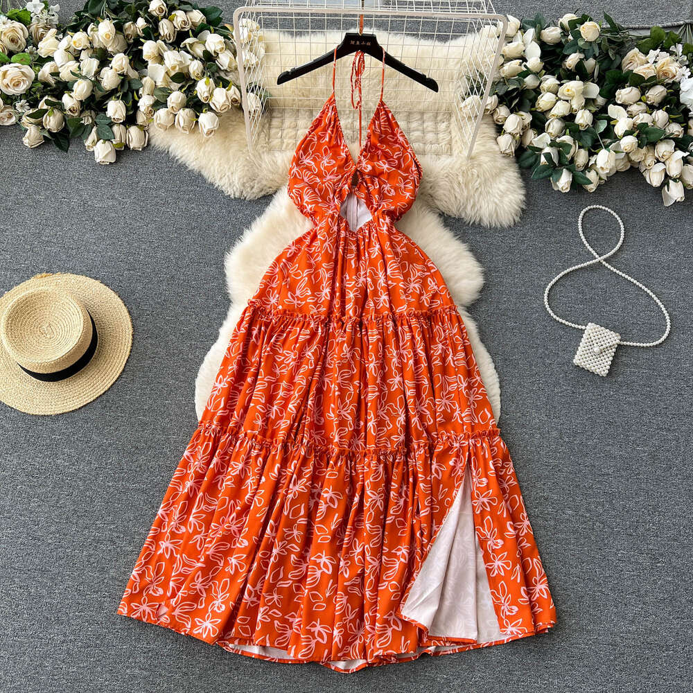 French backless floral camisole dress for women in summer with a slim waist and a super fairy split style for vacation. Long skirt