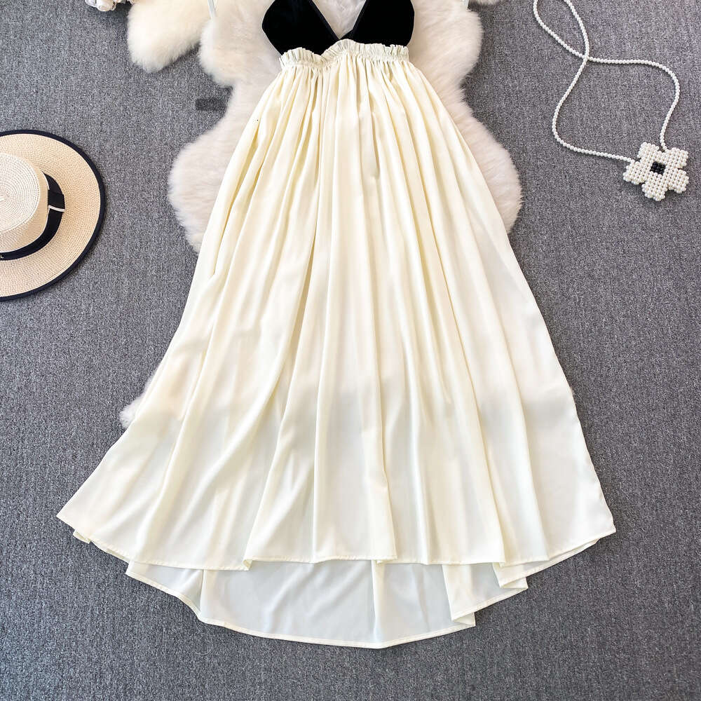 Bohemian contrasting strapless waist cinched backless A-line suspender dress for travel photography seaside vacation large hem long skirt