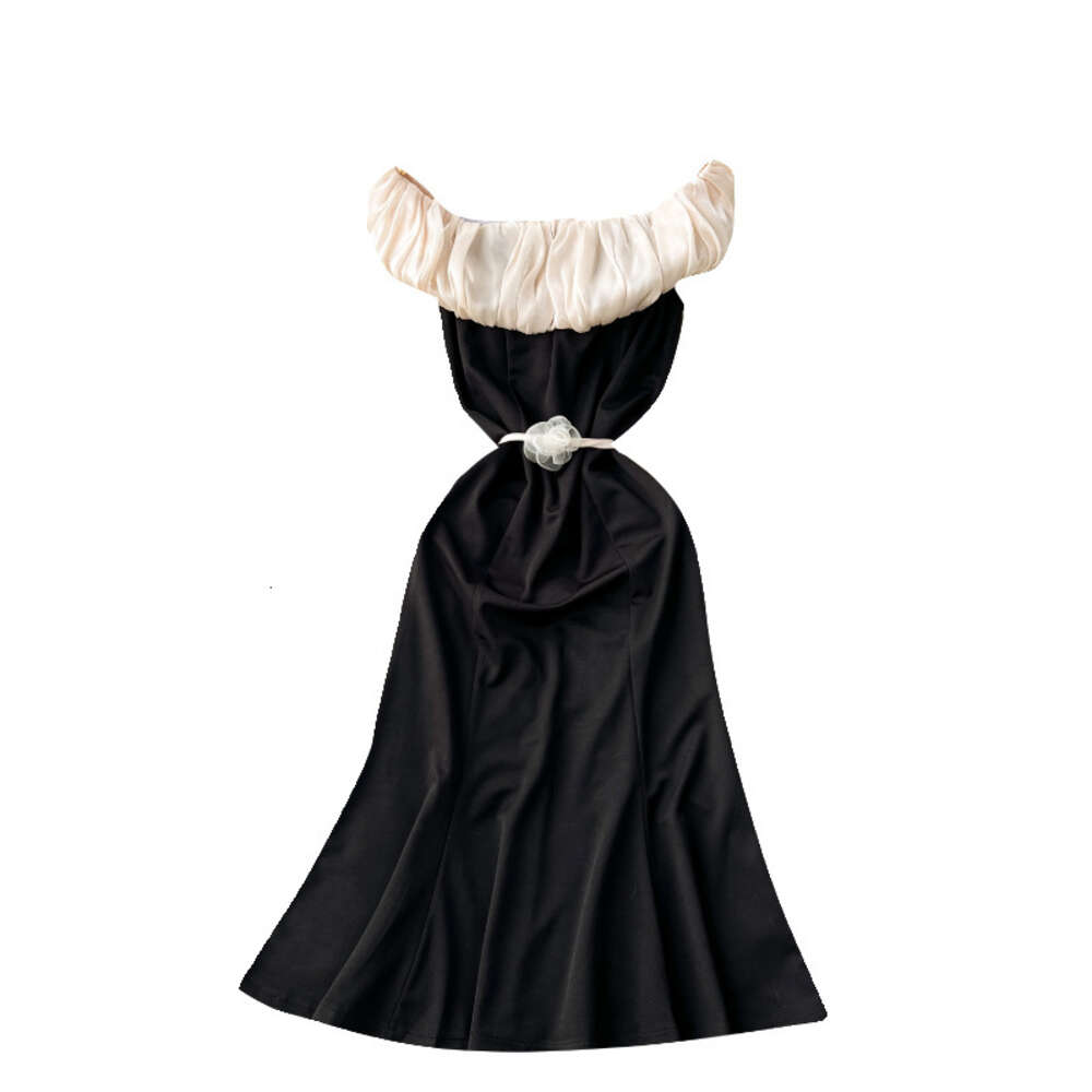 Light luxury and luxurious style high-end dress for women with a shoulder line and collarbone design niche and refined temperament for socialites long