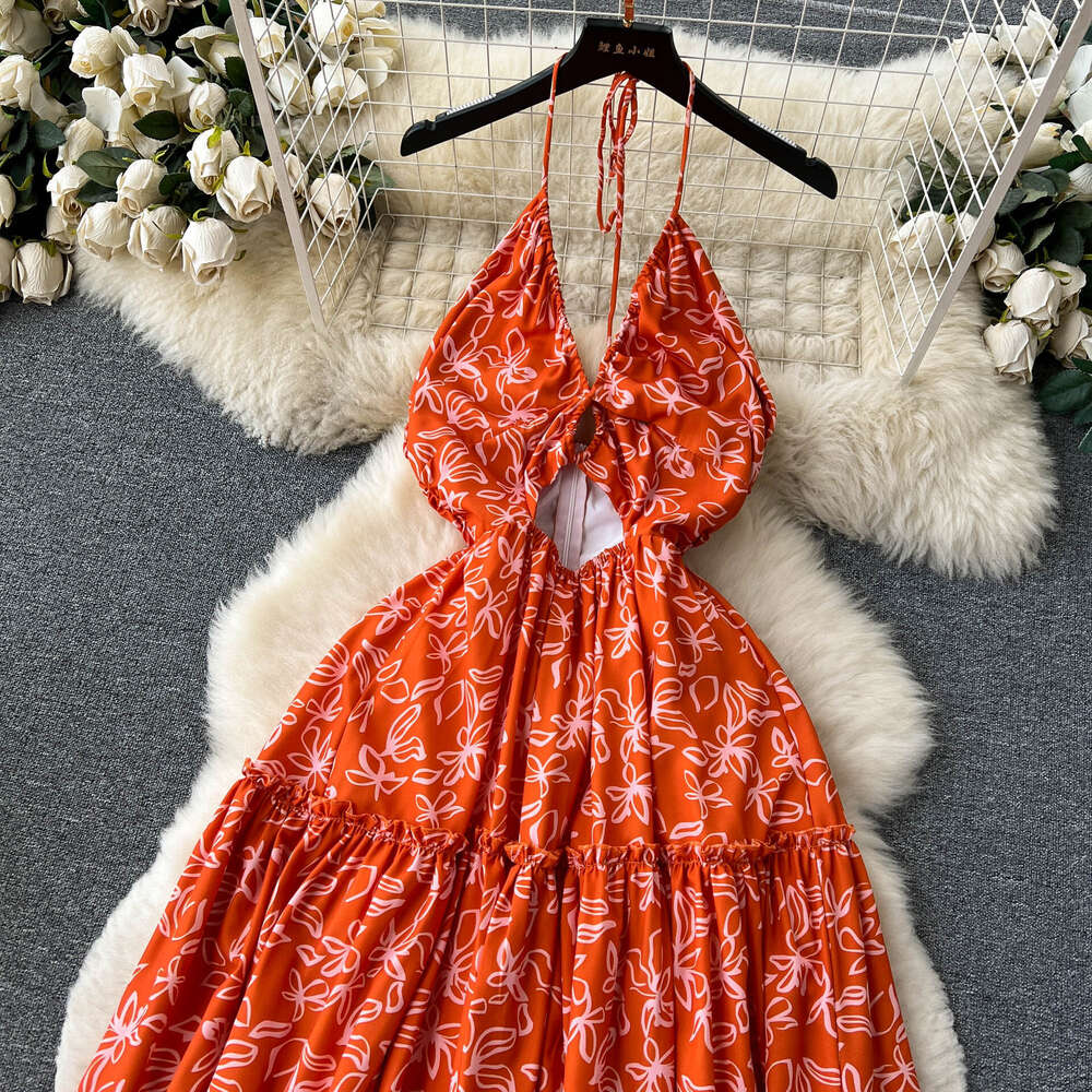 French backless floral camisole dress for women in summer with a slim waist and a super fairy split style for vacation. Long skirt