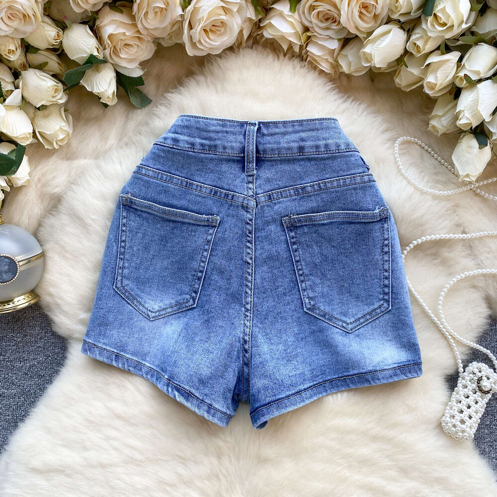 Weary denim shorts for summer internet famous hot girls with high waist slim fit slim legs long legs and high height. Versatile shorts for women