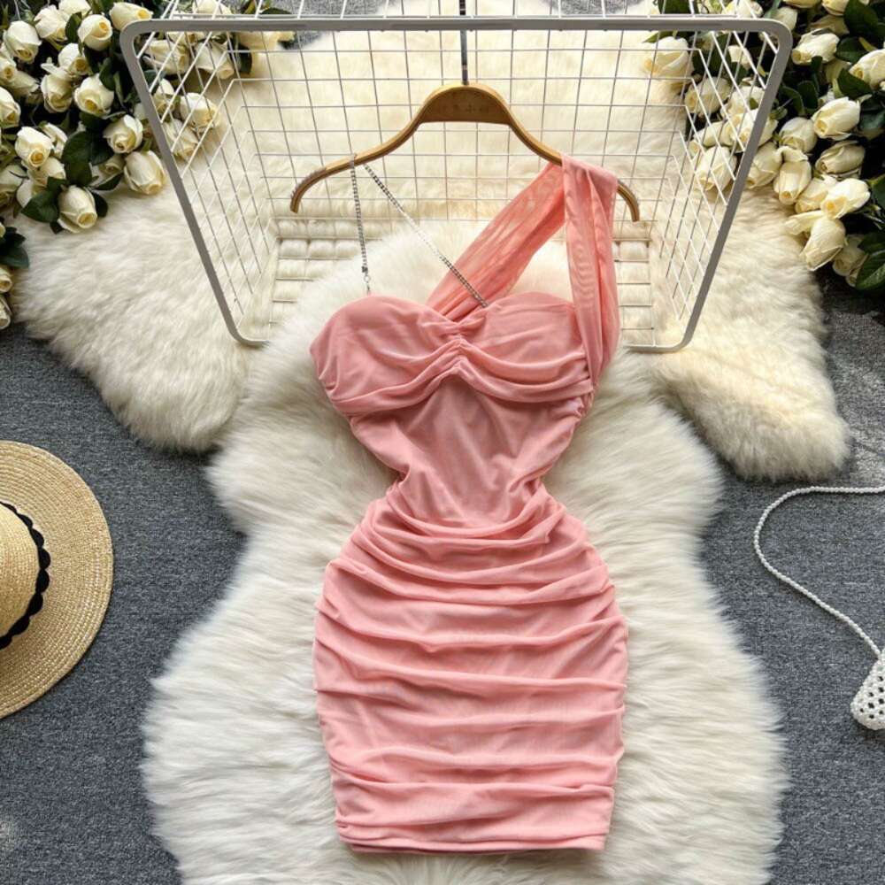 Hanging neck mesh pleated off the shoulder buttocks wrapped sexy dress womens bra design unique waist cinching spicy girl skirt trend