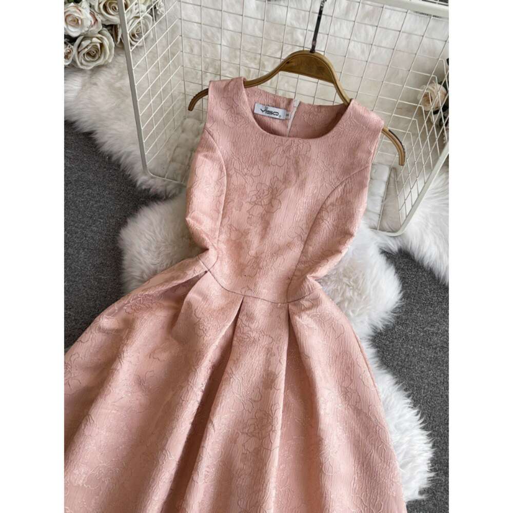 High end light luxury socialite temperament sleeveless round neck waistband slimming effect medium length A-line jacquard vest dress for women