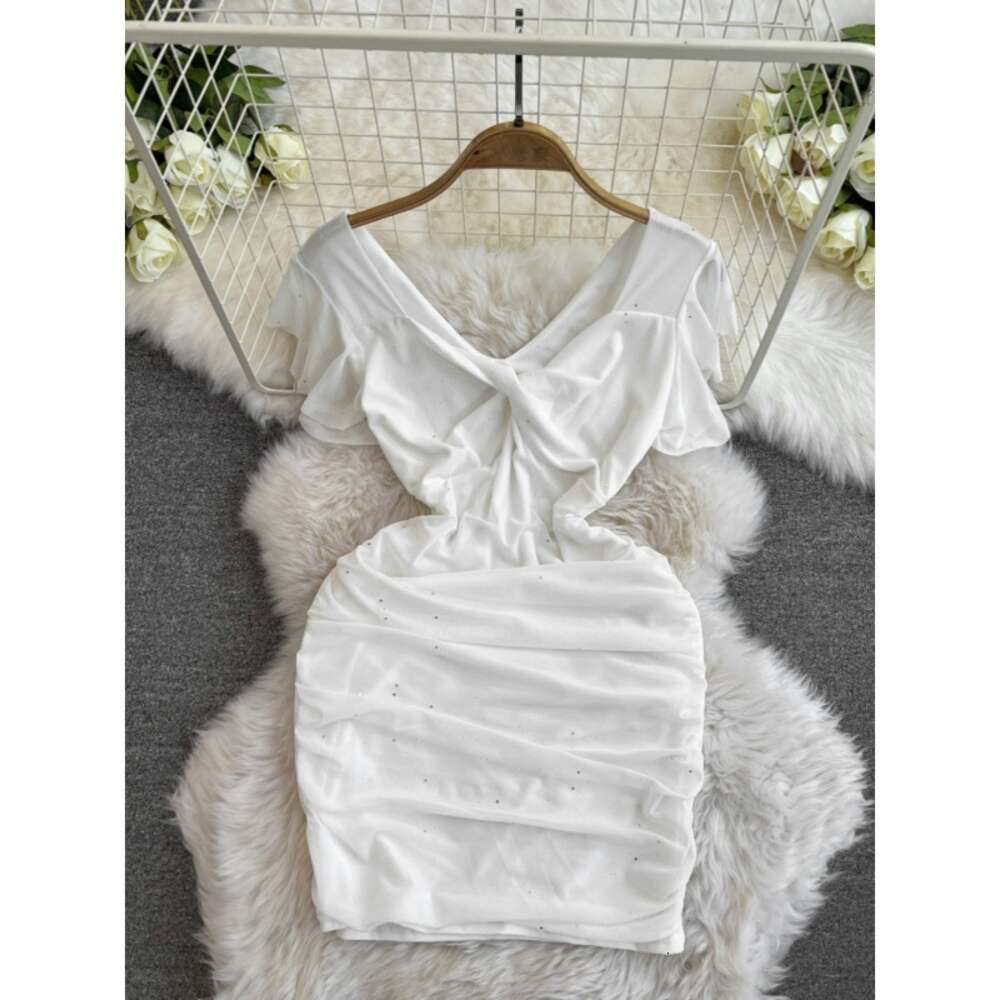 Summer new socialite temperament sexy V-neck long sleeved slim fit wrinkled small stature short buttocks wrapped dress
