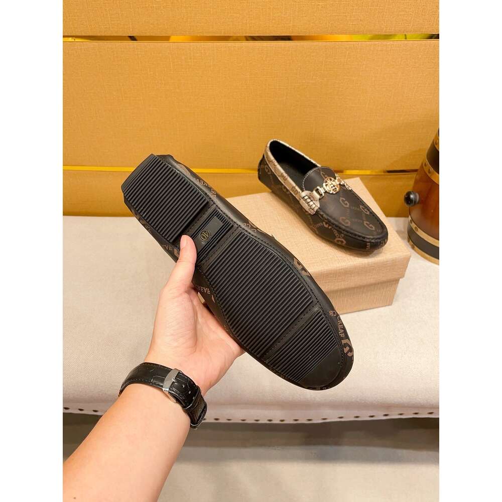 Italy men's fashion Designers Business casual Genuine loafers shoes round head cover feet leather soft soles
