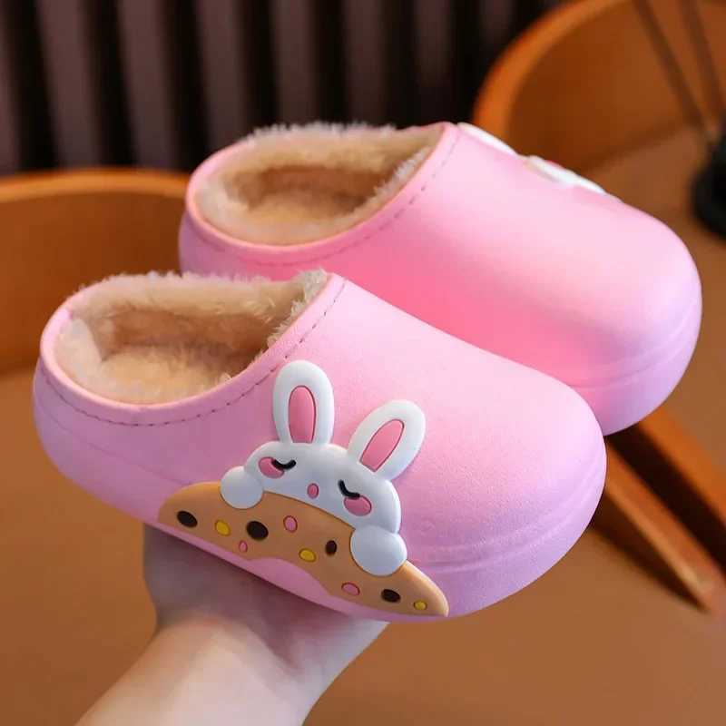 Slipper Slipper Winter Childrens Shoes Cartoon Cute Slide Waterproof and Anti slip Girl Home Indoor Slide Boys Baby Parents Childrens Cotton Shoes WX5