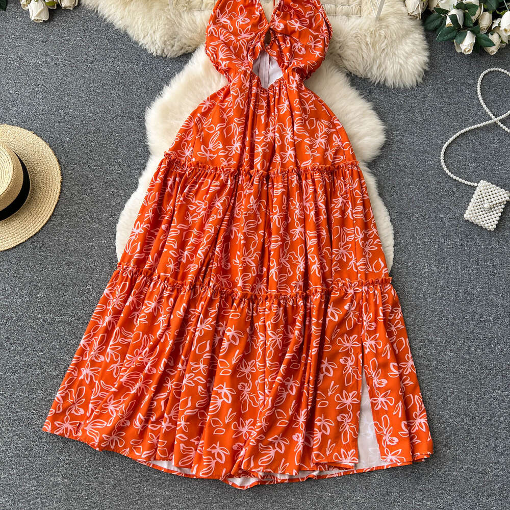 French backless floral camisole dress for women in summer with a slim waist and a super fairy split style for vacation. Long skirt