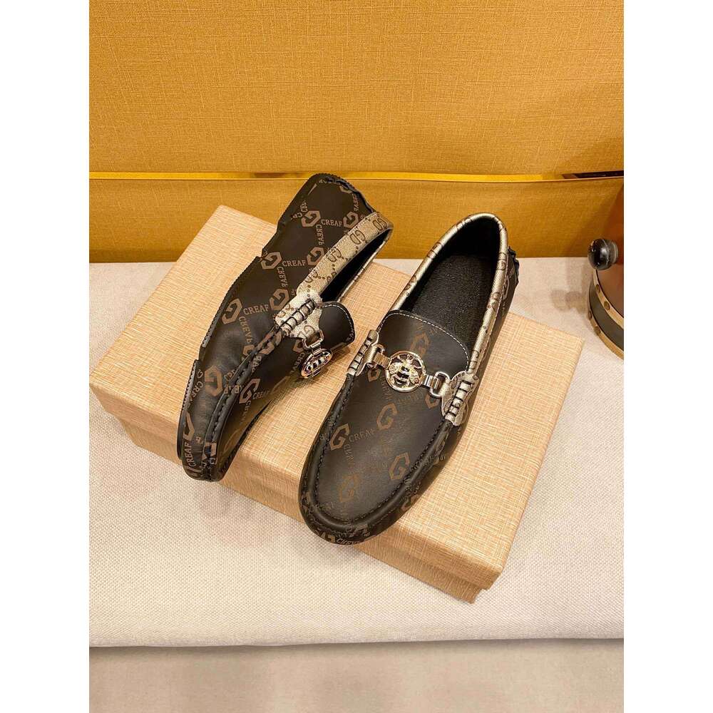 Italy men's fashion Designers Business casual Genuine loafers shoes round head cover feet leather soft soles