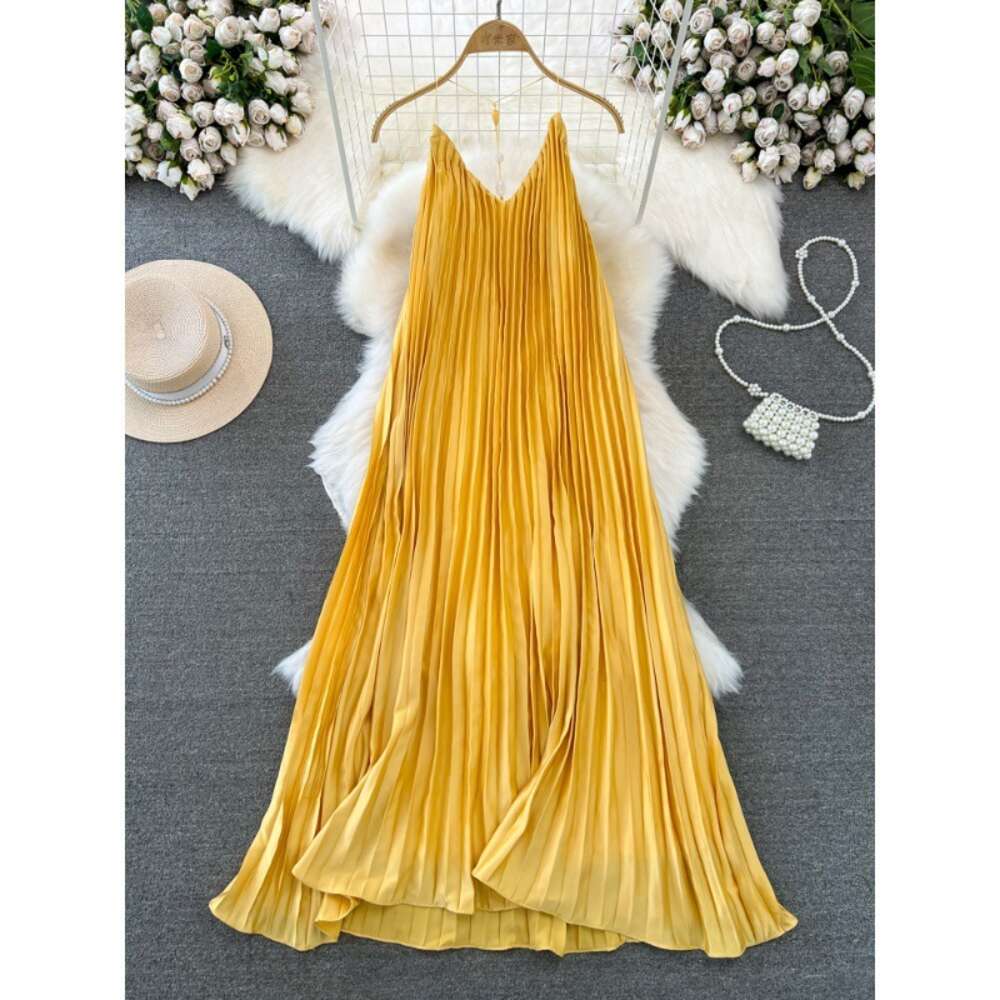 Beach Vacation Skirt Yunnan Tourism Photography Long Skirt Gentle Style V-neck Loose A-line pleated camisole dress