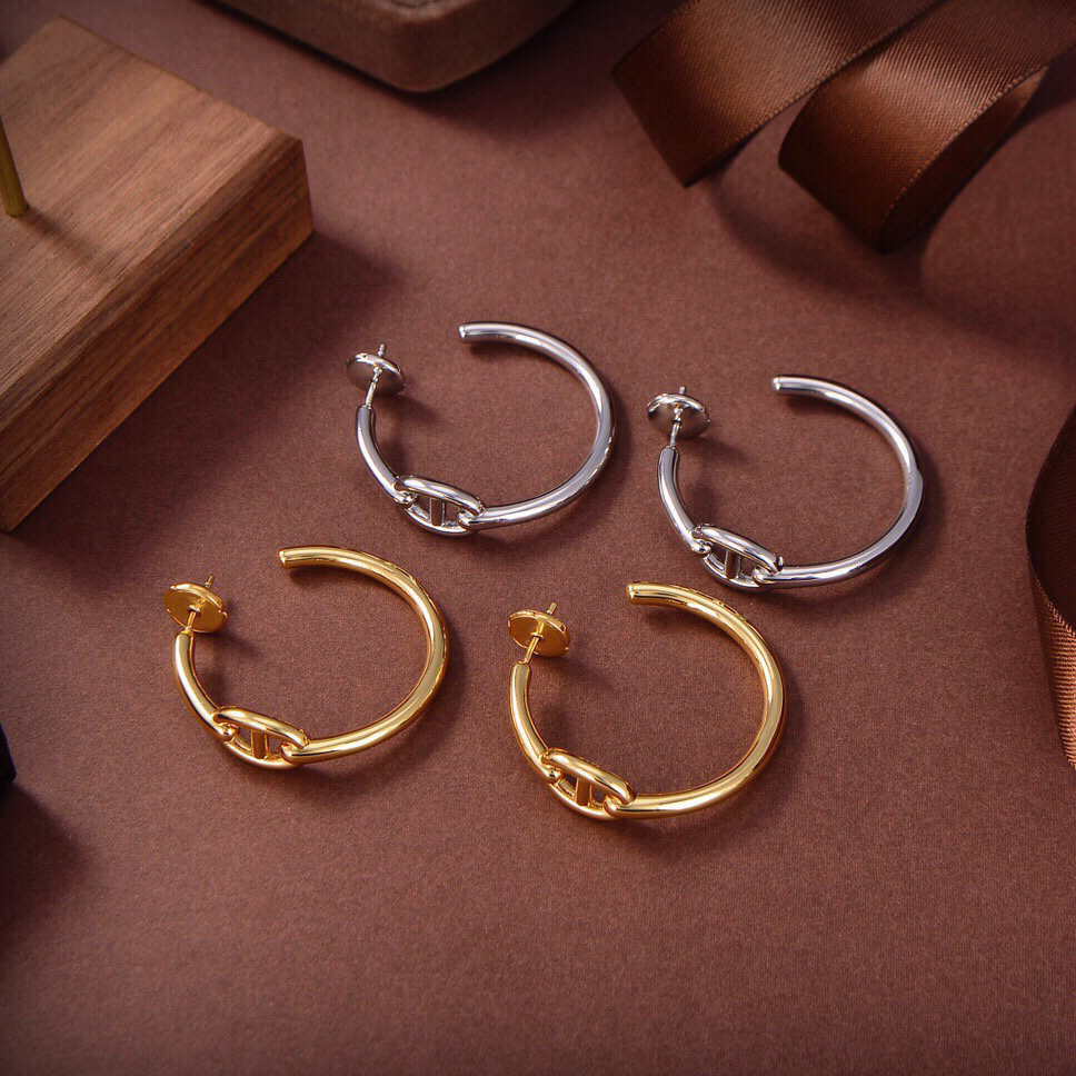 Earrings charm for woman designer Gold plated 18K diamond T0P Advanced Materials fashion classic style brand designer with box 021