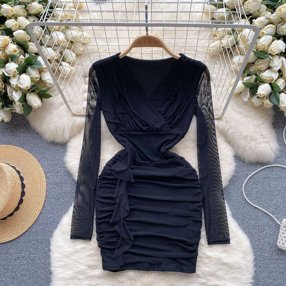 French Romantic Fragmented Flower V-Neck Dress for Women Autumn Ruffles with Pleated Design Exquisite Beauty and Super Fairy Skirt
