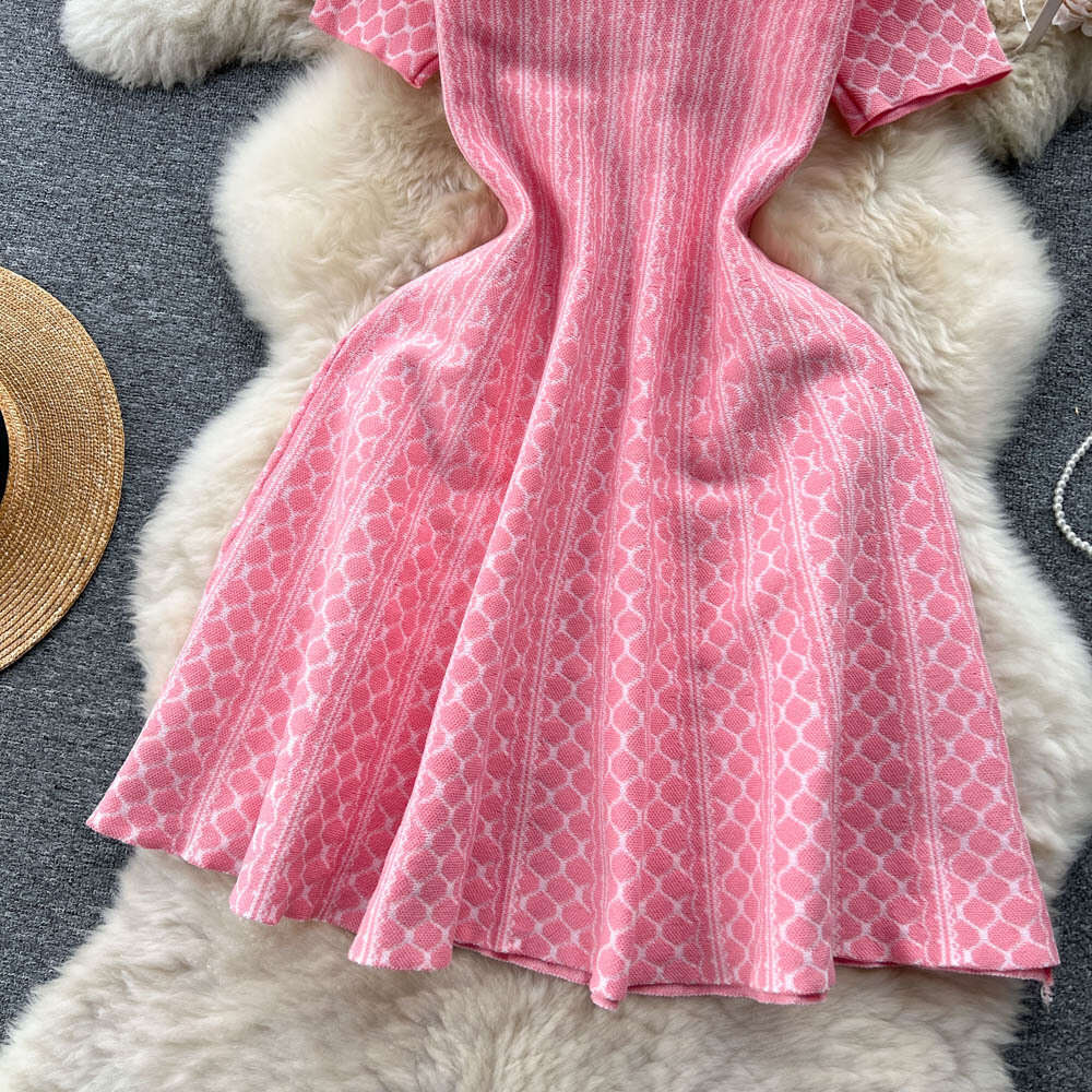 Knitted dress 2023 new womens summer clothing Korean version temperament V-neck slim fit short A-line large hem short skirt childrens trend