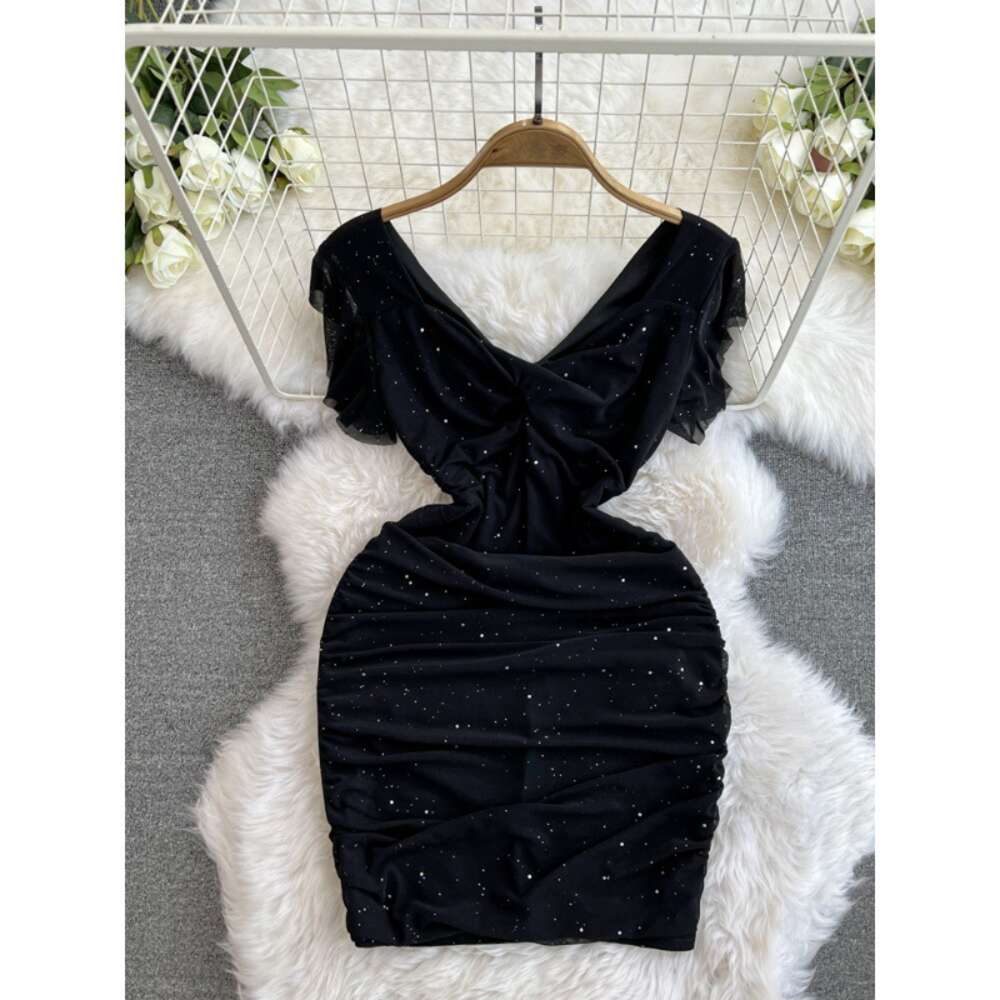 Summer new socialite temperament sexy V-neck long sleeved slim fit wrinkled small stature short buttocks wrapped dress