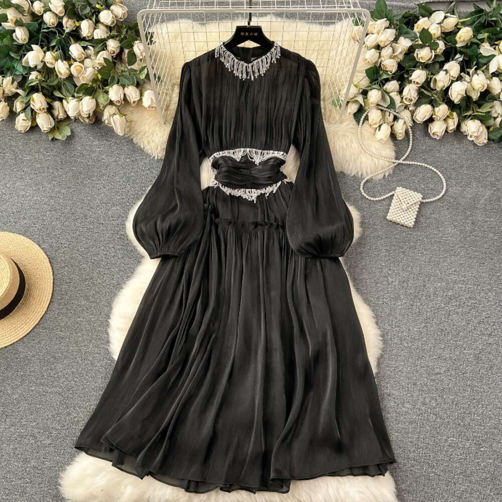 2024 Spring Fashion New French Luxury Small Fragrant Wind with Western Diamonds Tassels and Bright Silk Waist Length Dress Trend