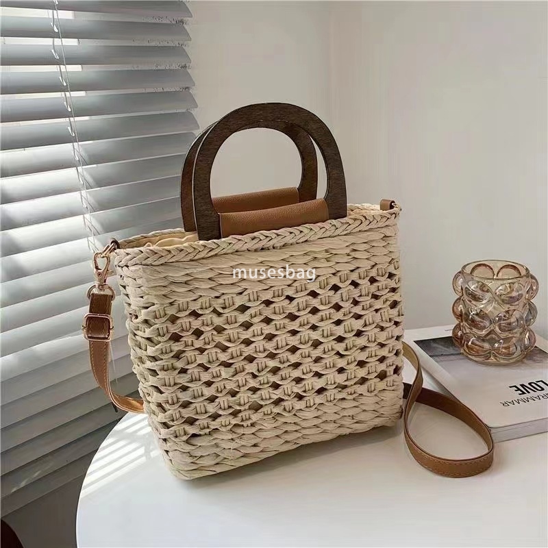 Designer women's high-end atmospheric multifunctional single shoulder crossbody bag classic casual portable small square bag retro handmade grass