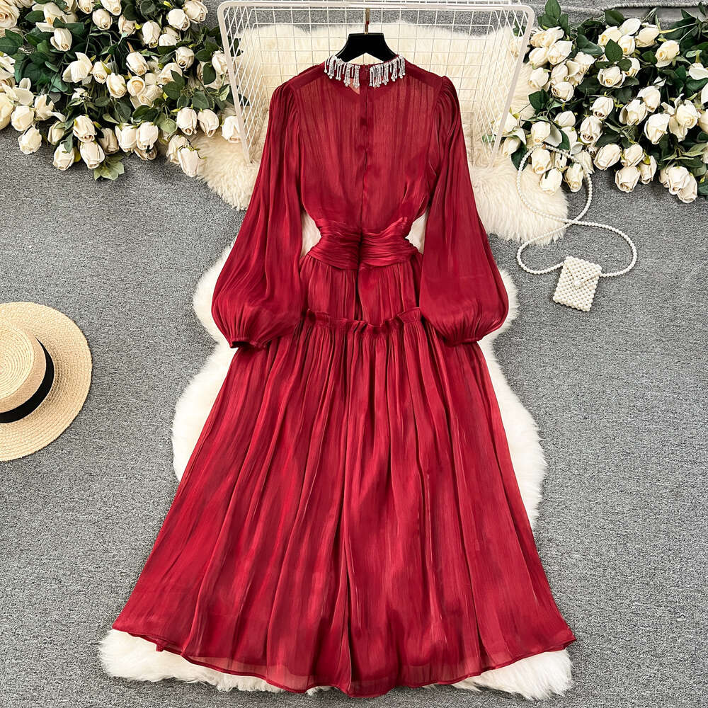 2024 Spring Fashion New French Luxury Small Fragrant Wind with Western Diamonds Tassels and Bright Silk Waist Length Dress Trend