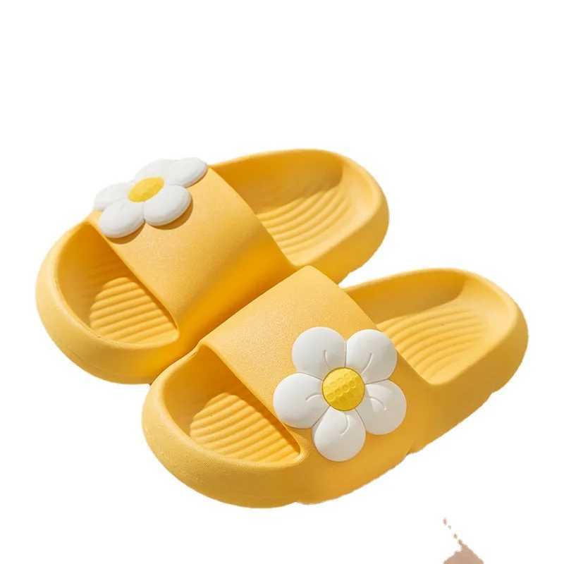 Slipper Flat shoes Childrens slippers outdoor slippers sandals family slippers non slip soft soles bathroom slippers summer childrens shoes WX5.30