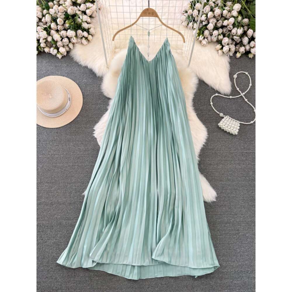 Beach Vacation Skirt Yunnan Tourism Photography Long Skirt Gentle Style V-neck Loose A-line pleated camisole dress