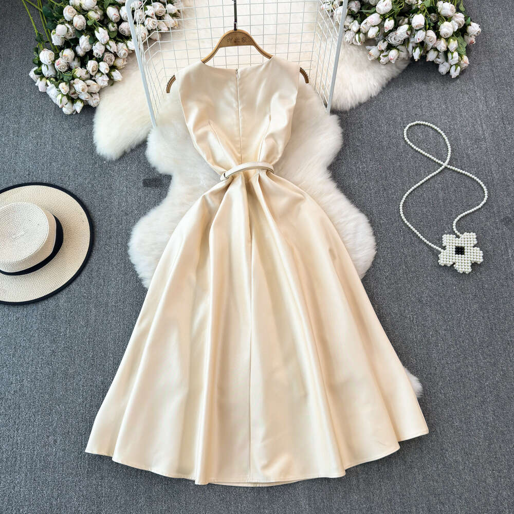 High end light luxury socialite temperament sleeveless round neck waistband slimming effect mid length A-line glossy dress summer dress