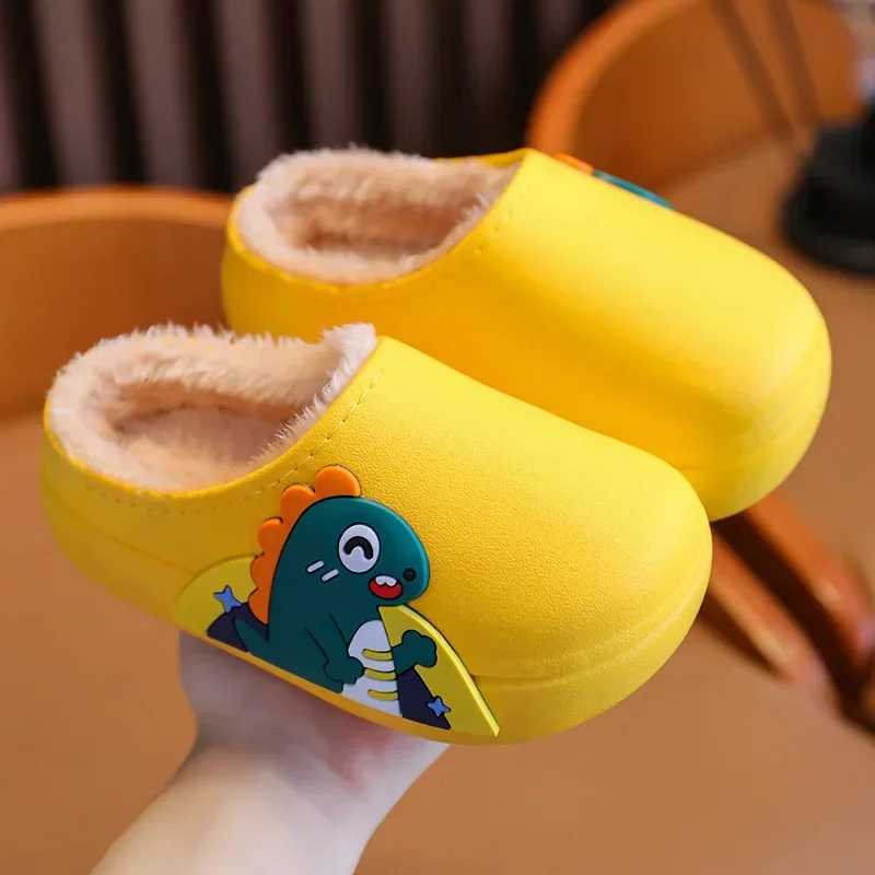 Slipper Slipper Winter Childrens Shoes Cartoon Cute Slide Waterproof and Anti slip Girl Home Indoor Slide Boys Baby Parents Childrens Cotton Shoes WX5