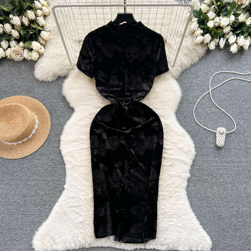 Improved Chinese style velvet embossed slit dress for womens mid length slim fitting beaded standing neck qipao