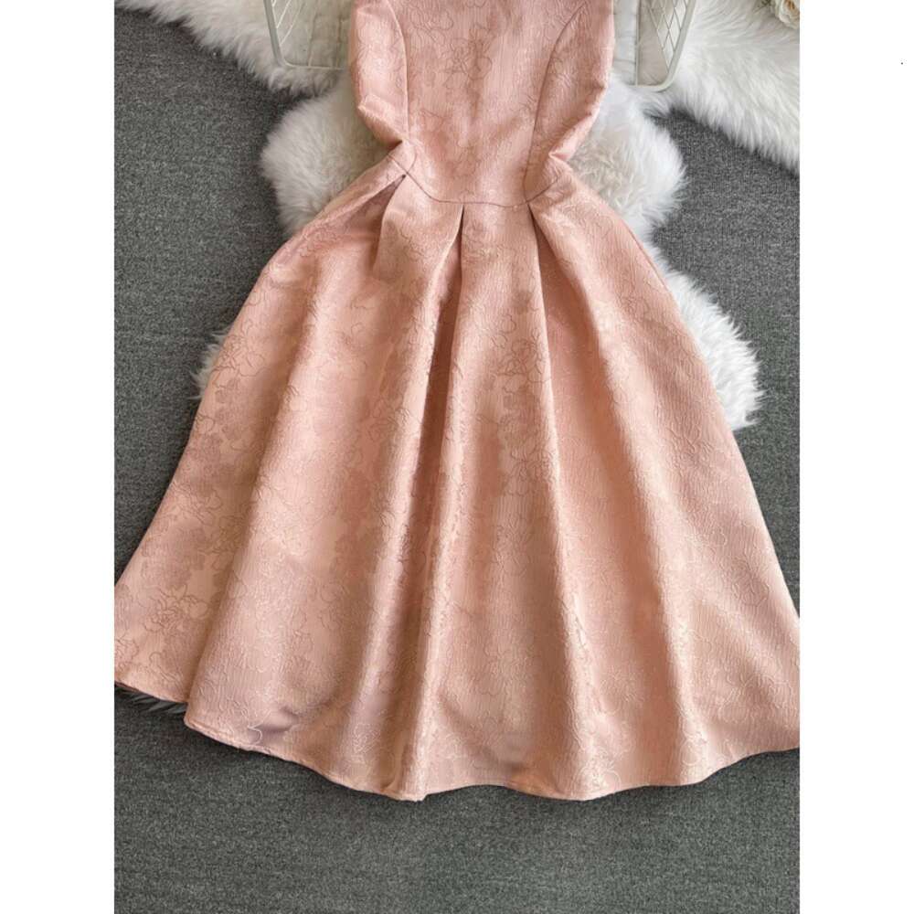 High end light luxury socialite temperament sleeveless round neck waistband slimming effect medium length A-line jacquard vest dress for women