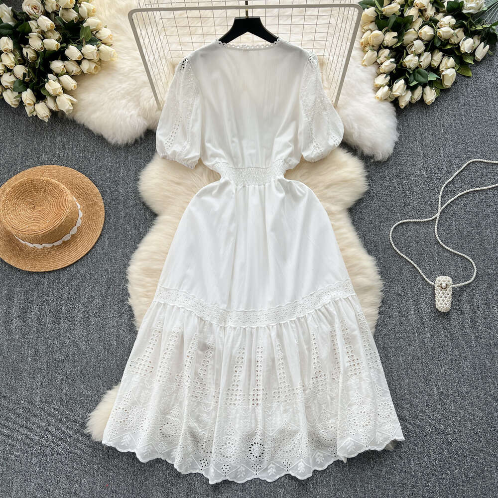 French dress for women in 2024 new temperament V-neck buckle slim fit medium length age reducing bubble sleeve first love dress