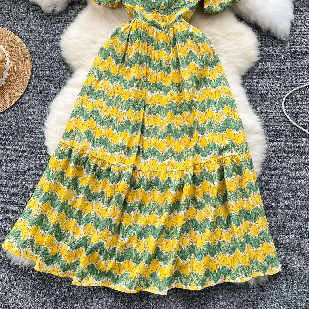 French square neckline slim fit long ruffled skirt niche oil painting print age reducing bubble sleeve dress for women