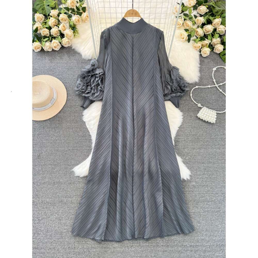 Luxury and socialite temperament three houses wrinkled lantern long sleeved stand up collar loose A-line solid color dress elegant long skirt