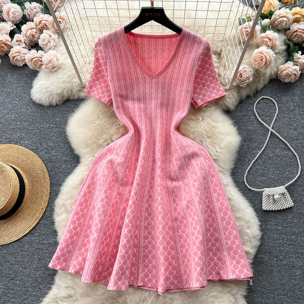 Knitted dress 2023 new womens summer clothing Korean version temperament V-neck slim fit short A-line large hem short skirt childrens trend