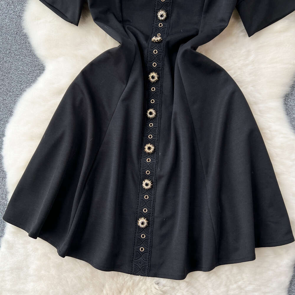 French formal attire can be worn on weekdays as a party socialites elegant dress. Hepburn style waist cinched bubble sleeved small black dress