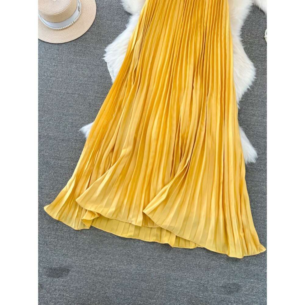 Beach Vacation Skirt Yunnan Tourism Photography Long Skirt Gentle Style V-neck Loose A-line pleated camisole dress